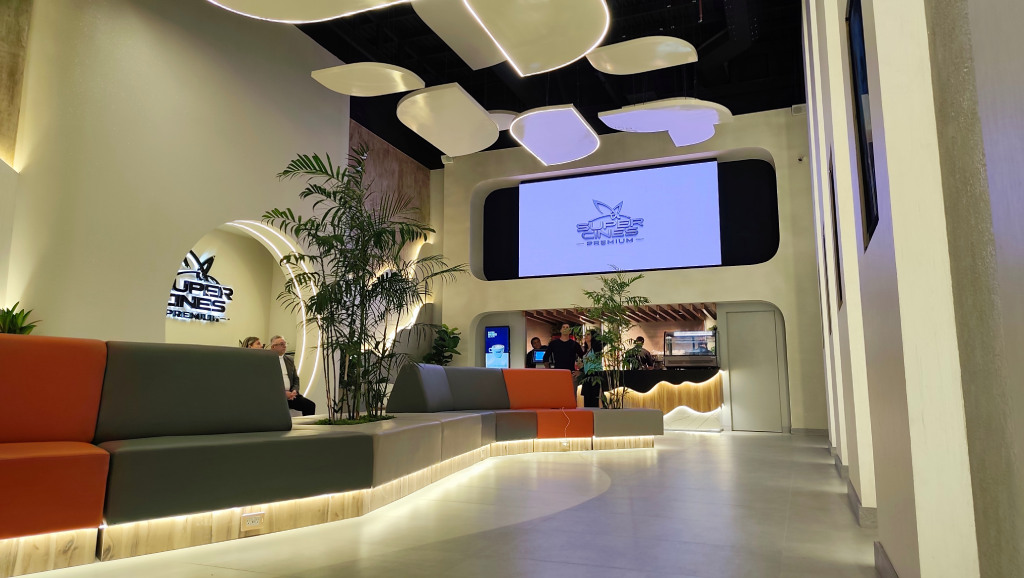 SUPERCINES UNICENTRO (MARACAY)