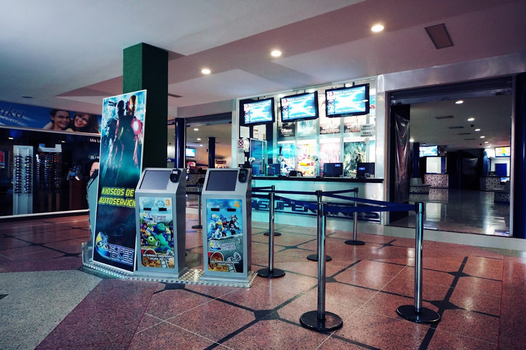 SUPERCINES PUENTE REAL (BARCELONA)